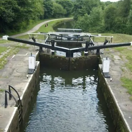 *f1*5gh* Setup For Your Relaxed & Amazing + Free Parking + Free Fast Wifi * Апартаменти Лідс